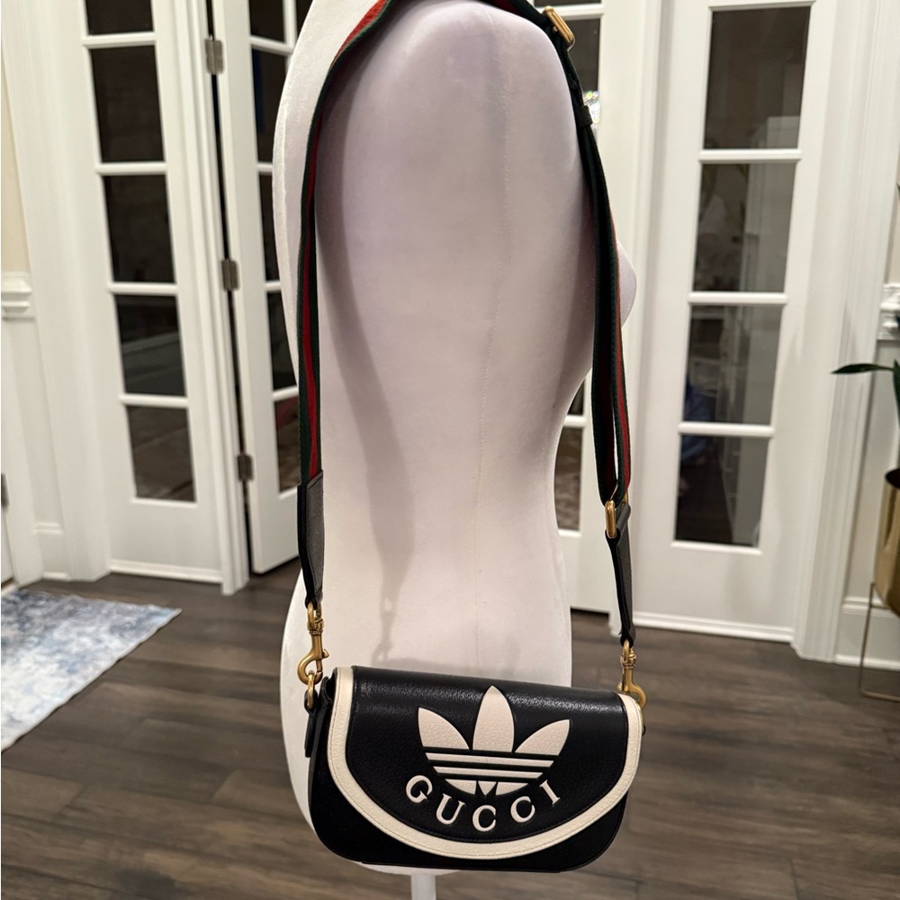 Gucci Black and Cream Crossbody Bag